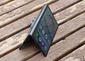 Складной смартфон в совершенно новом форм-факторе: обзор Samsung Galaxy Z Fold8