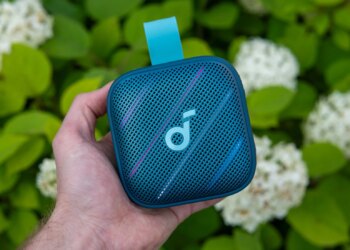 Портативная колонка с ремешком и функциями повербанка: обзор Soundcore Boom Go 3i