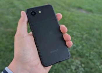 Enough Phone — Android-середняк в формате iPhone mini