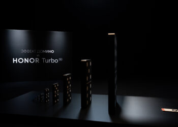 Honor Turbo выдержал удар домино массой 22 кг
