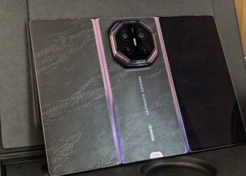 Huawei Mate XT 2 распаковали на видео