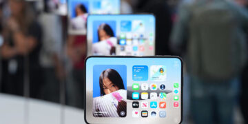 Apple резко наращивает производство компонентов для iPhone Duo